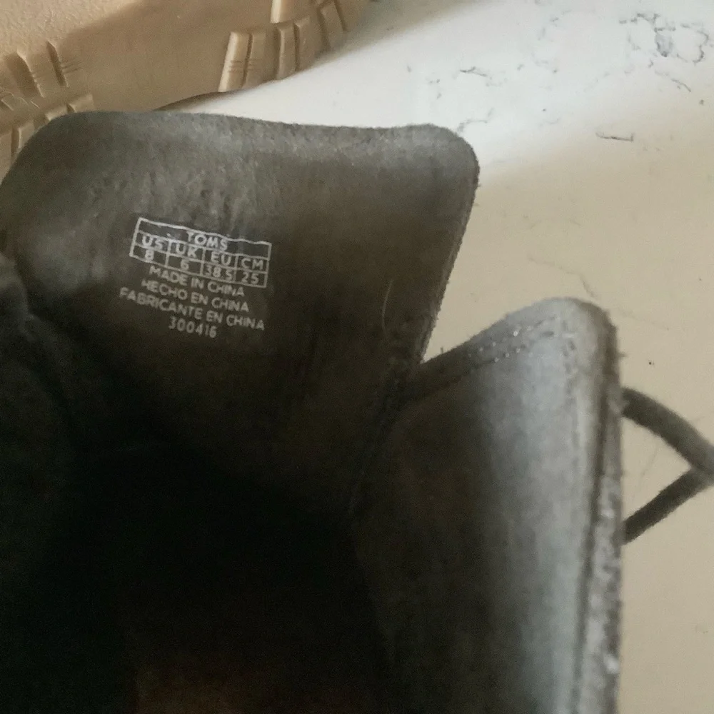 Toms desert boots women’s 8 wedge ankle booties army green suede lace up shoes